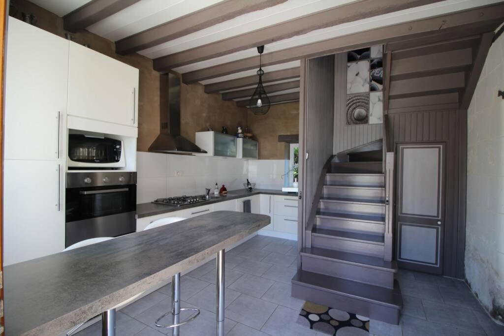 Gîte LES DOUCESHEURES- 110m²--3 chambres-6 pers Betz-le-Chateau Extérieur photo